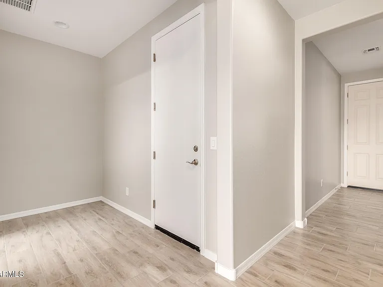 1275 E Jahns Dr — Photo 4
