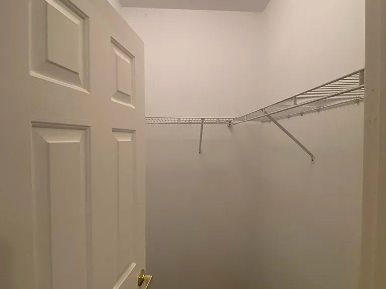 Hillcrest Apartments — Photo 10