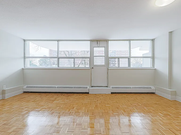 100 Rowena Dr — Photo 5