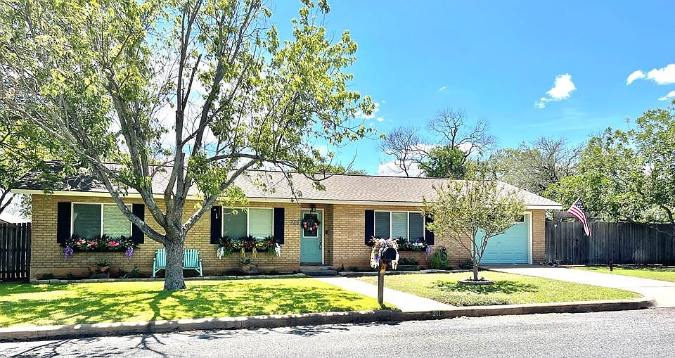 1st image of 211 Broadmoor Dr