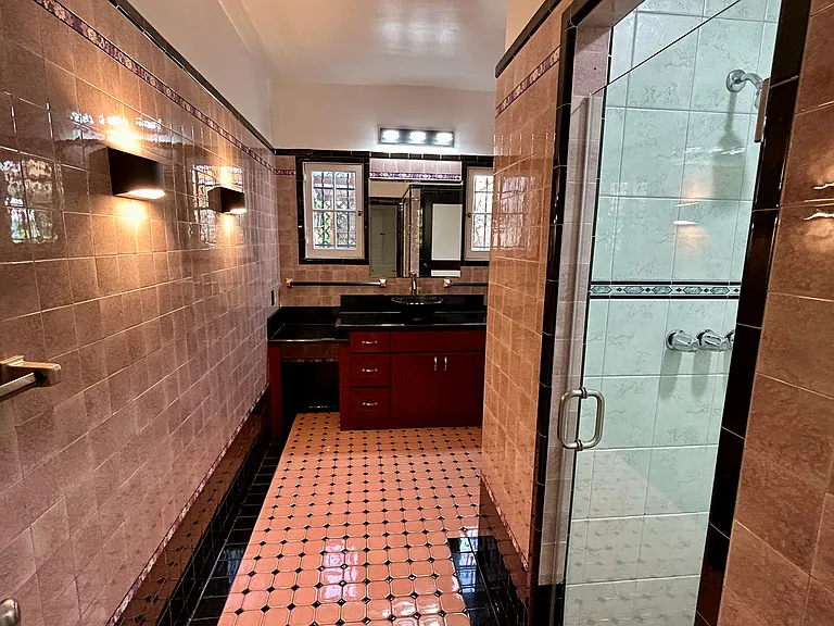 621 S Highland Ave — Photo 8