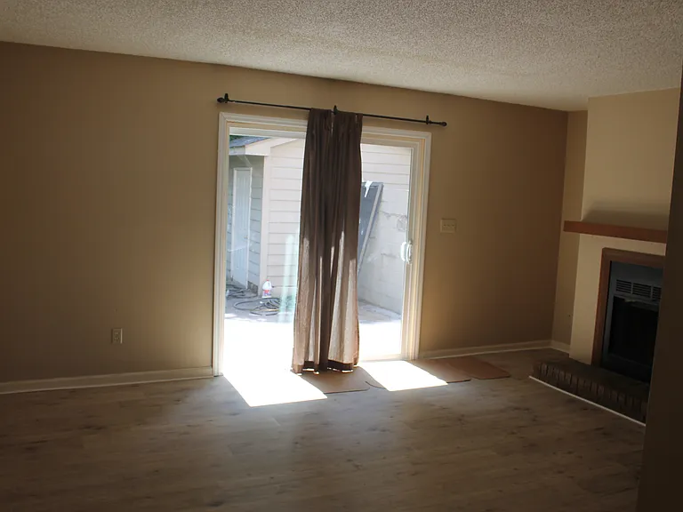 Potter Ave — Photo 4