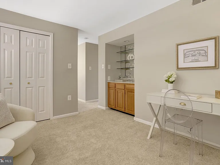 1301 N Courthouse Rd #1805 — Photo 21
