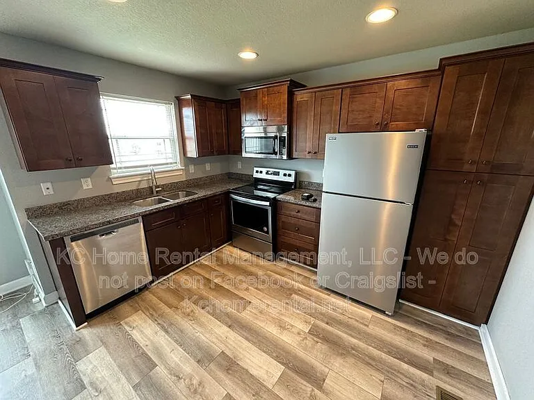 10540 Kane Dr — Photo 3