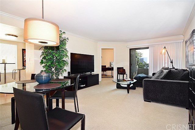 1st image of 5009 Woodman Ave APT 213