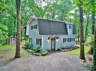 117 Village Ln, Lords Valley, PA 18428