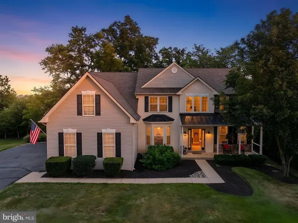 941 Red Coat Farm Dr, Chalfont, PA 18914