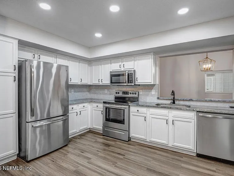 3105 Coral Reef Dr — Photo 1