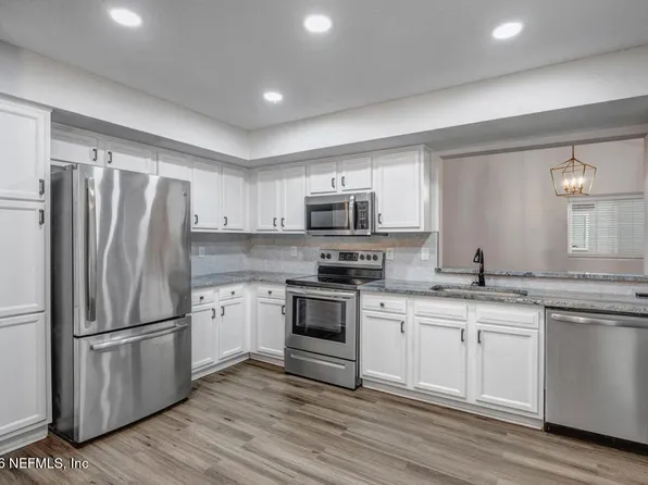 3105 Coral Reef Dr, Jacksonville, FL 32224