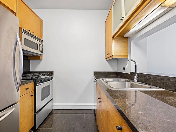 5th image of 12 Riverside Blvd #8B