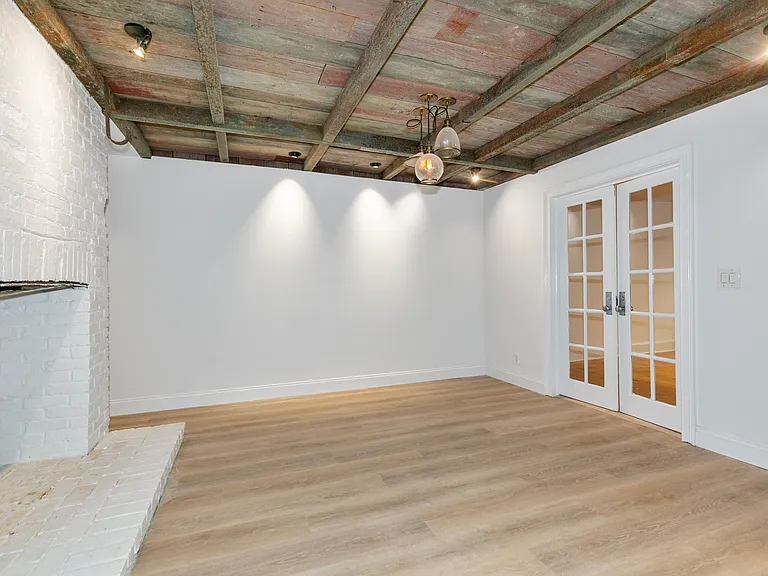 1437 Old Northern Blvd #3 — Photo 9