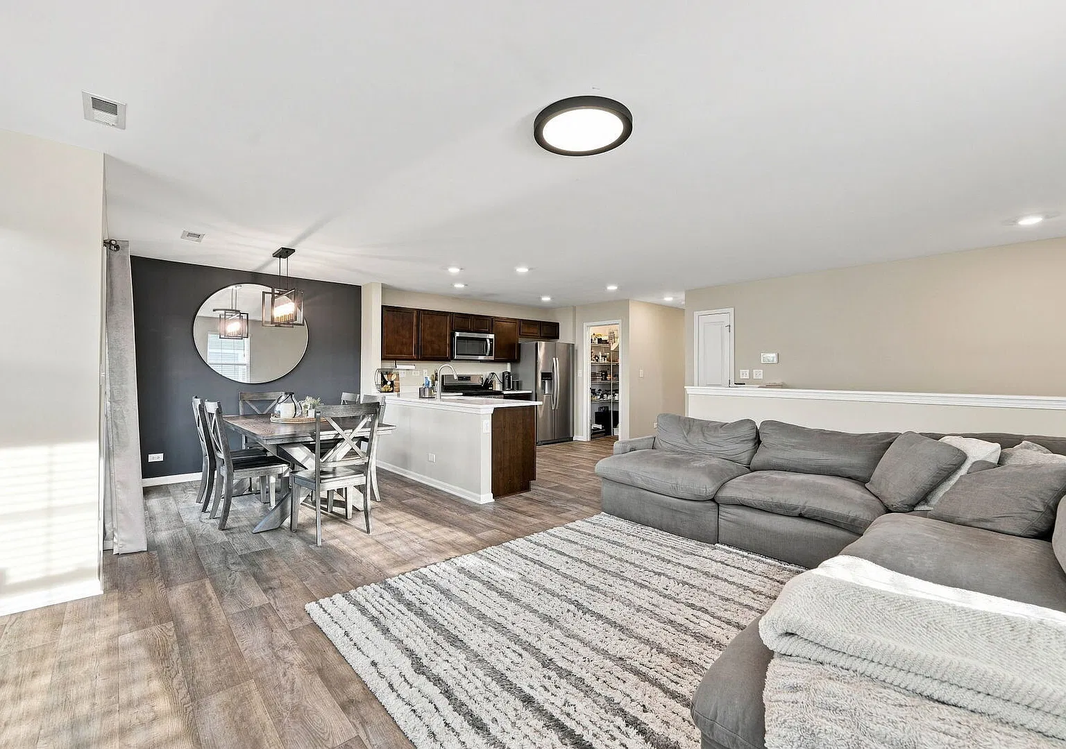 3 bed, 1756 sqft, $2,850 — Photo 2