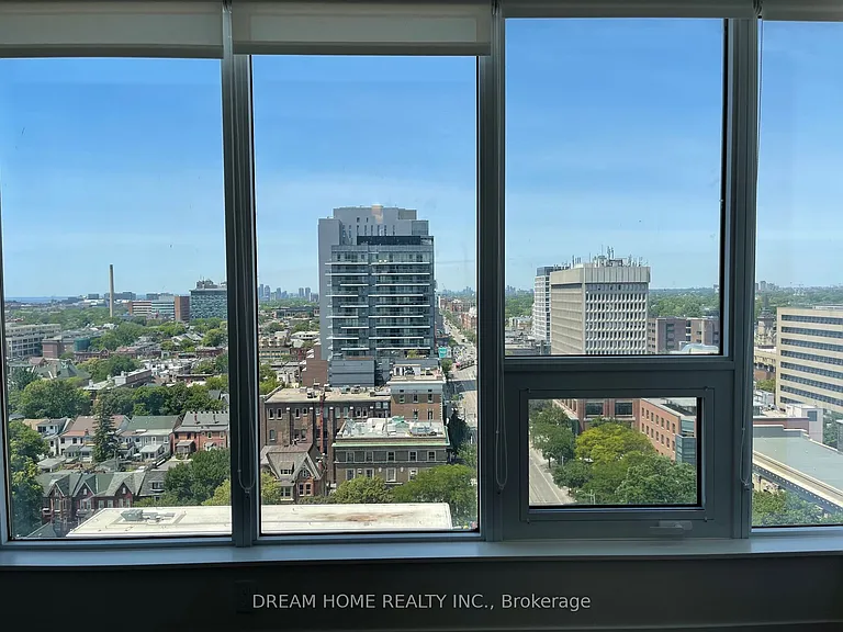 203 College St #1404 — Photo 6