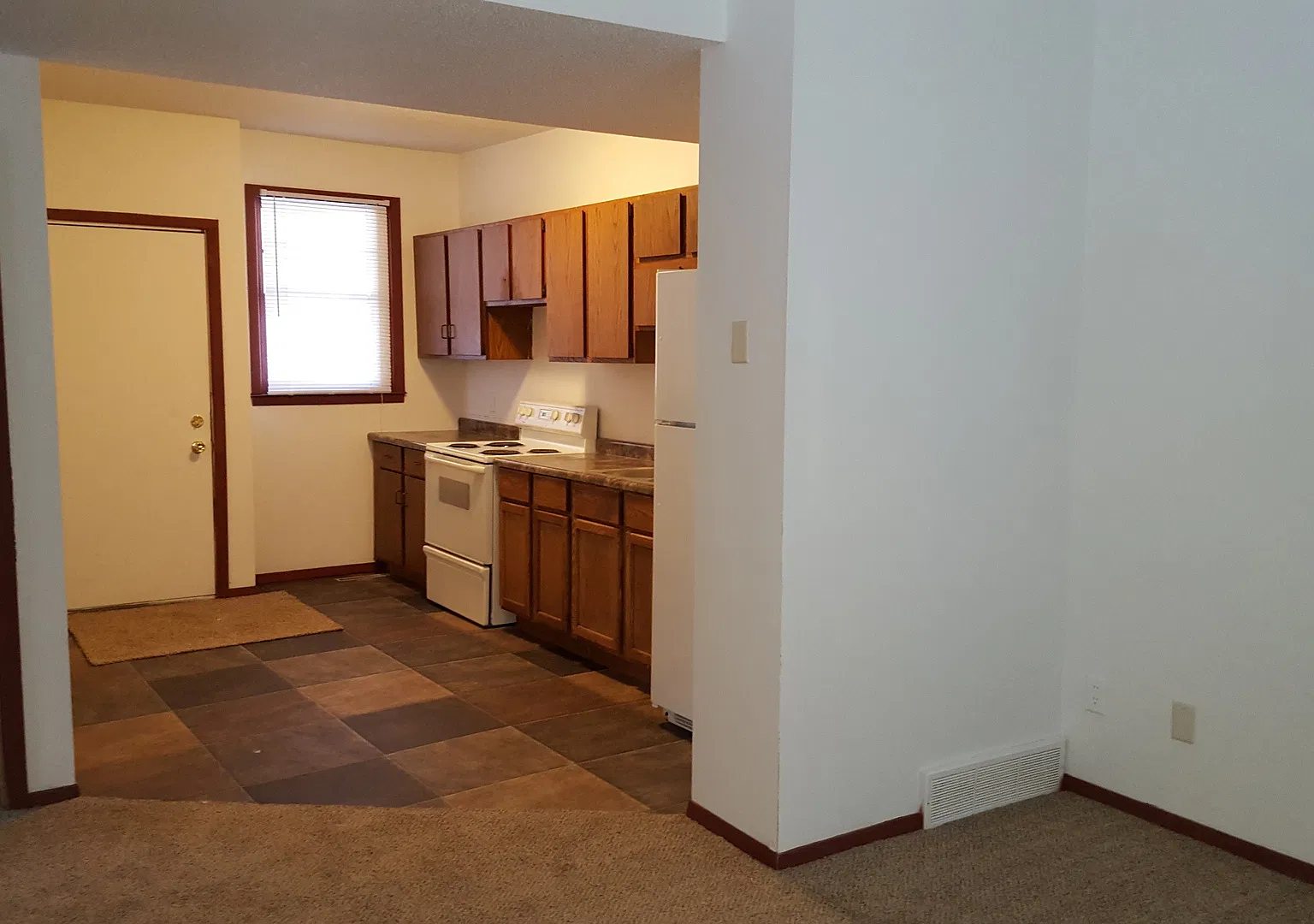 Cozy Two Bedroom Unit, Located Near Local Dining, Shopping, And So Much More — Photo 4