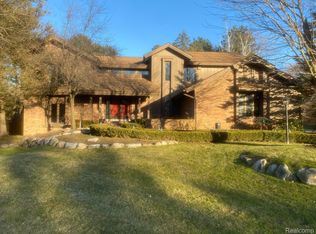 3033 Westman Ct, Bloomfield Hills, MI 48304