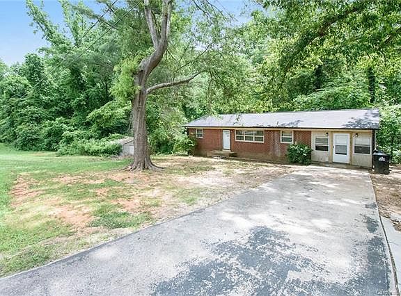 3rd image of 2125 Fallsdale Dr
