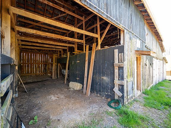 5th image of 1458 Dry Hill Rd