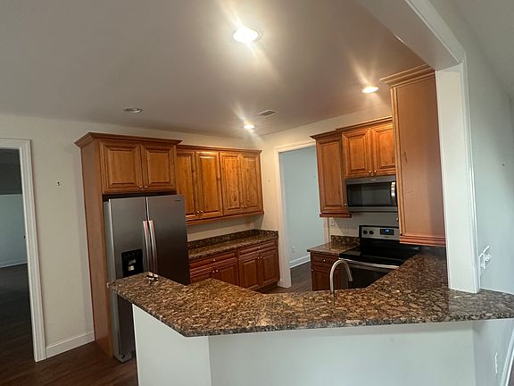 5th image of 385 Trinity Pond Rd