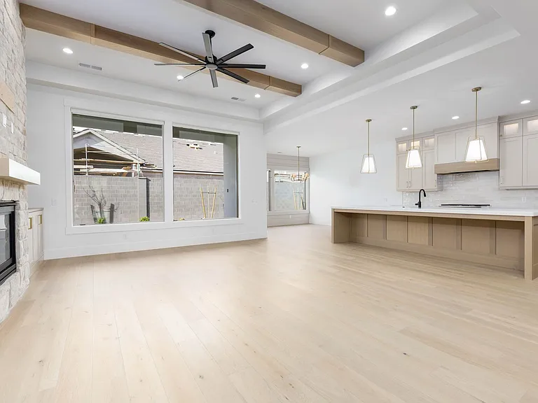 345 E Sidbury Rd — Photo 6