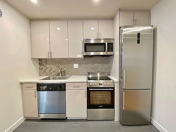 4th image of 144 W 23rd St APT 3D