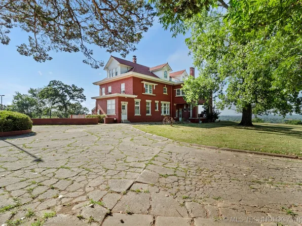 1312 E 9th St, Ada, OK 74820