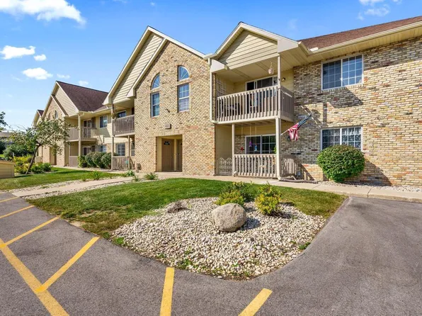 4821 Easy STREET #8, Hartland, WI 53029
