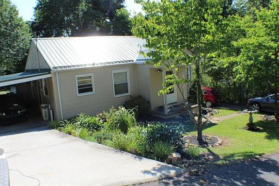 2nd image of 3713 Crestwood Dr