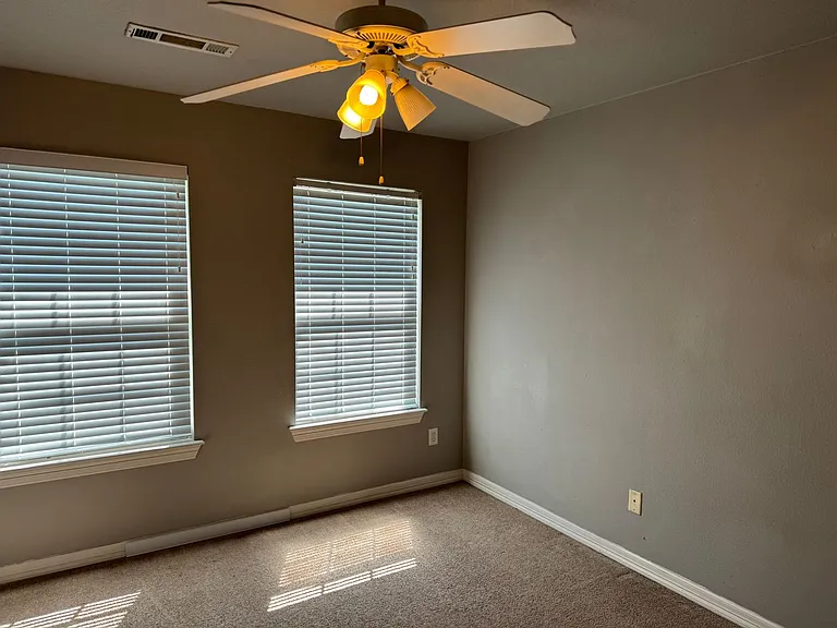 410 Ash St — Photo 14