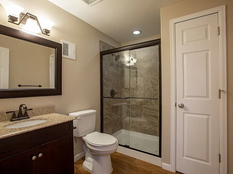 1076 Fairfield Ave — Photo 28