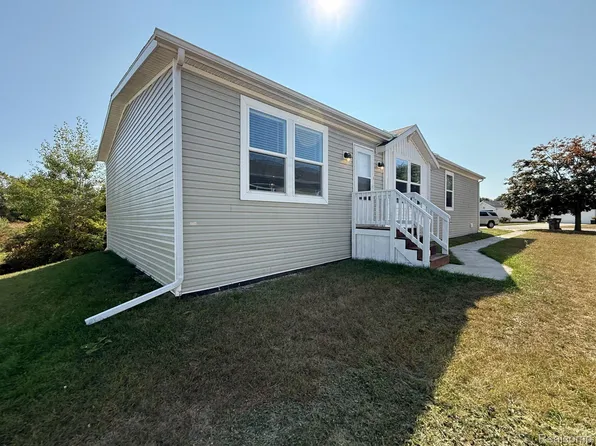 1553 Larkmore Ln, Grass Lake, MI 49240