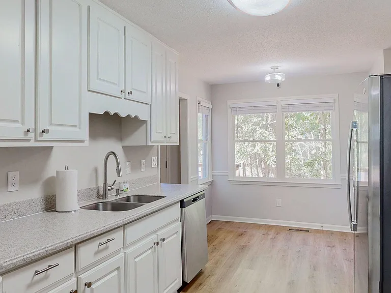 Hitchcock Dr — Photo 10