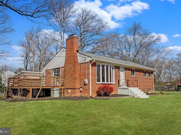 7036 Forest View Dr, Springfield, VA 22150