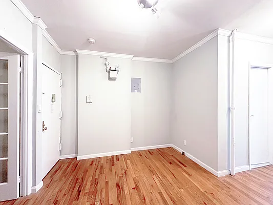 Rented by Compass | media 7