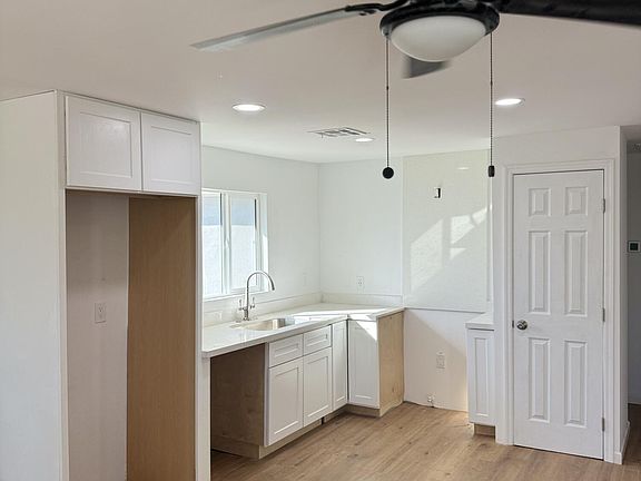 5th image of 532 E VOGEL Avenue