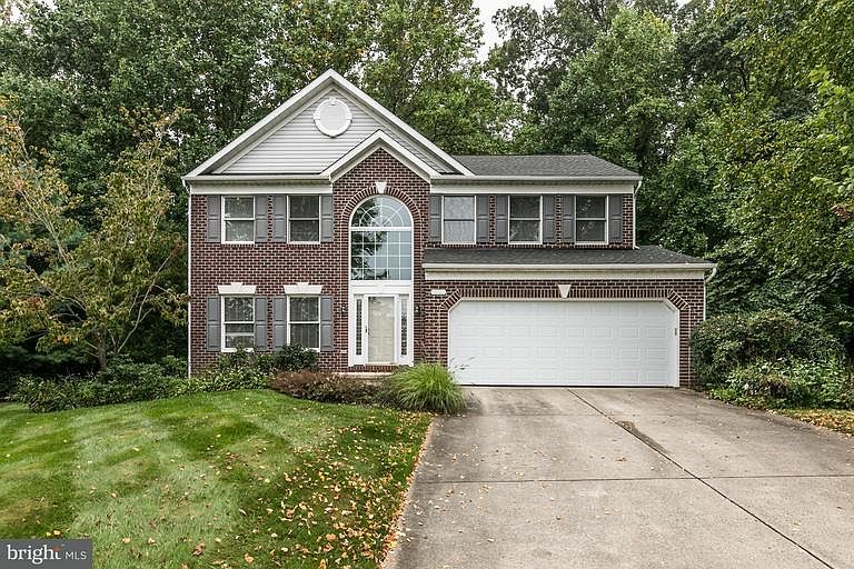 1st image of 1102 Glastonbury Way