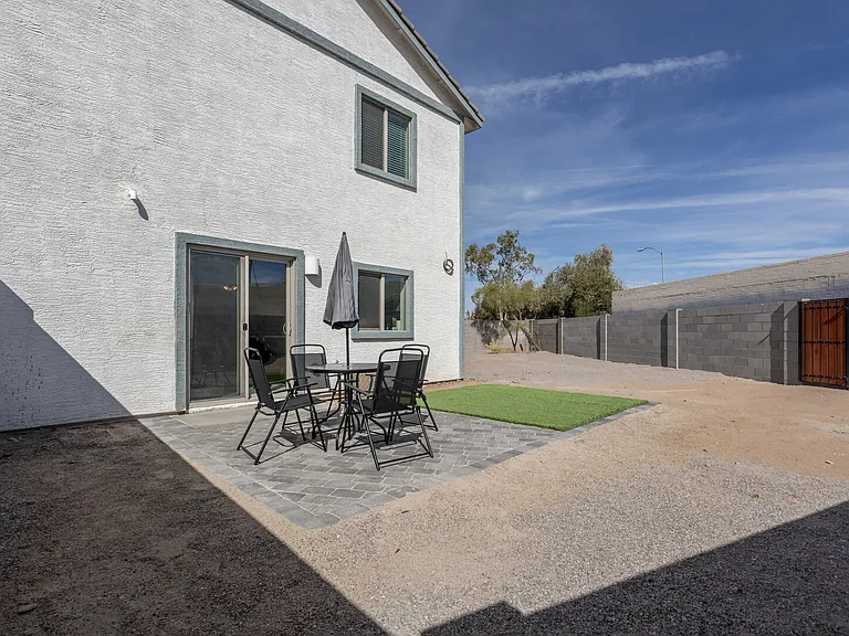 N Cameron St — Photo 18