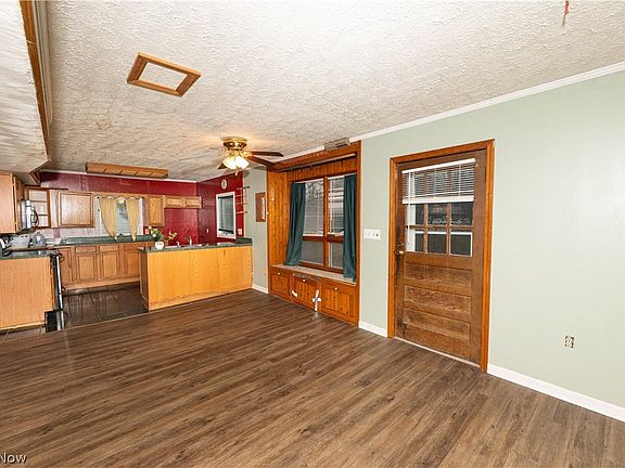 5th image of 2758 Oak St