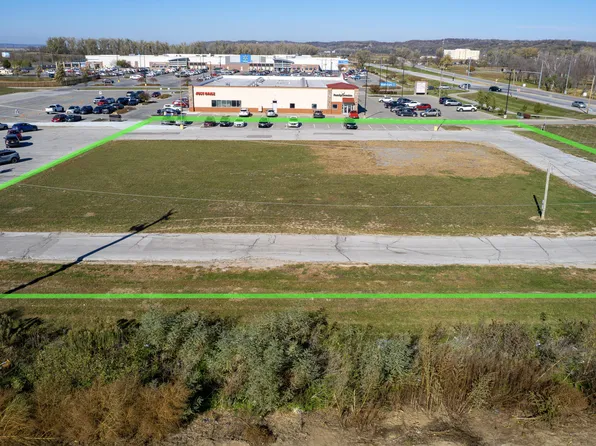 1702 N 16th St, Council Bluffs, IA 51501