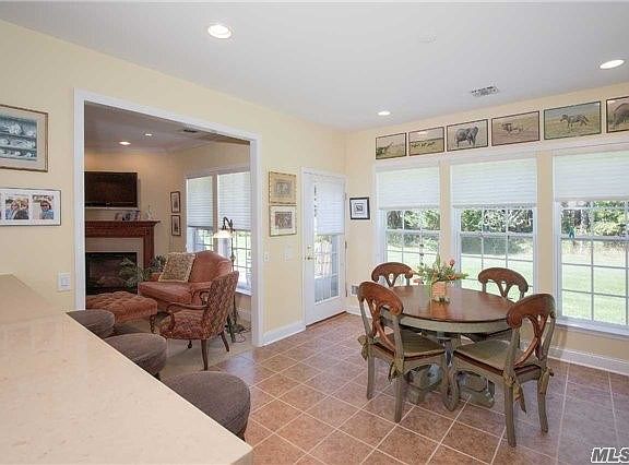 4th image of 132 Scott Dr W