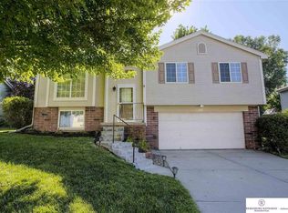 1107 Shawnee Rd, Papillion, NE 68046