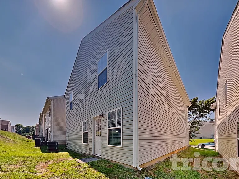 253 Aershire Ct — Photo 15