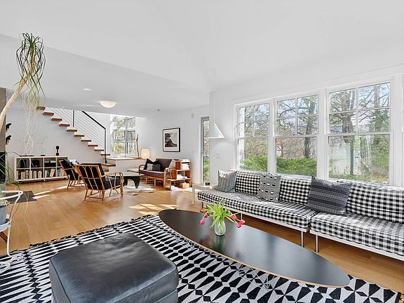 2nd image of 54 Gardiner Dr