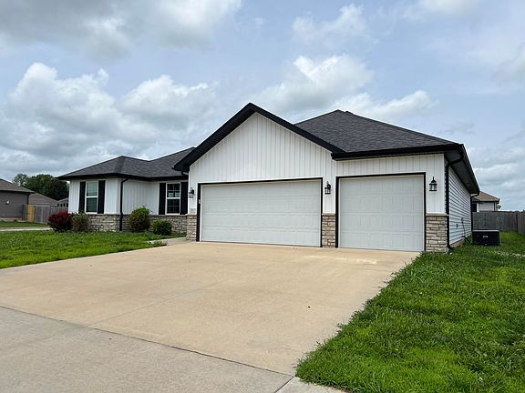 3rd image of 2803 E Auburn Hills Street