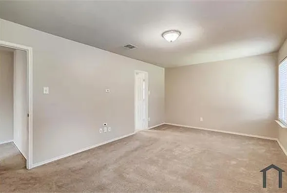 3 bed, 2085 sqft, $2,850 — Photo 4