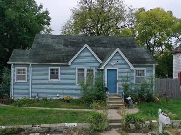 128 Hawver Ct, Waterloo, IA 50703
