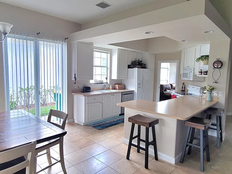 2302 Heydon Cir W — Photo 32