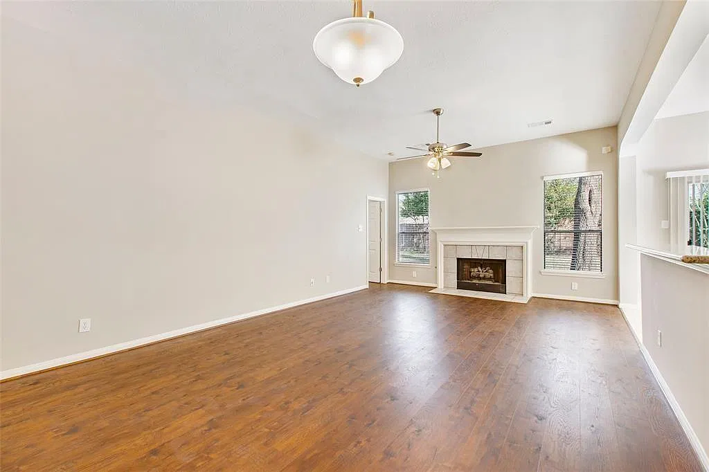 3 bed, 2.0 bath, 1458 sqft, $1,900 — Photo 3