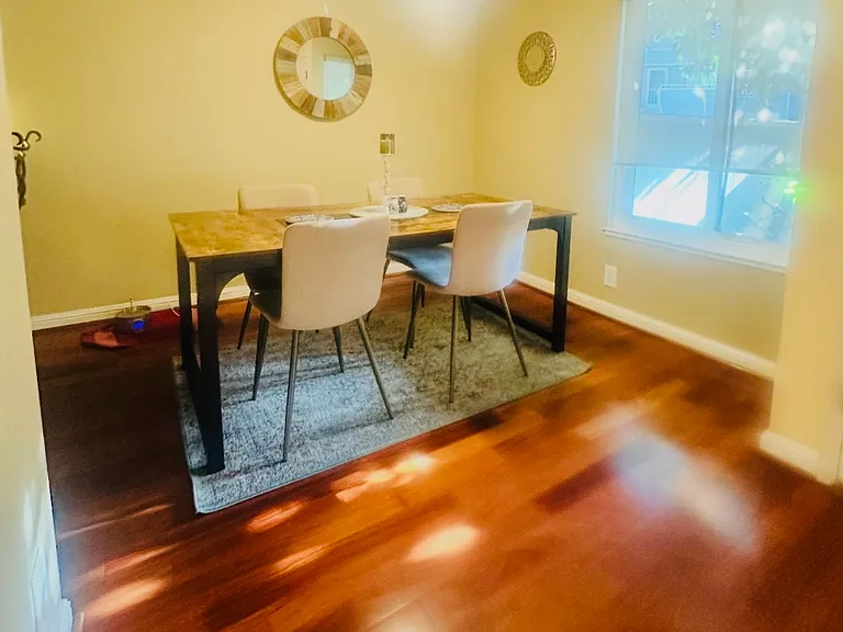 952 La Barbera Dr — Photo 4
