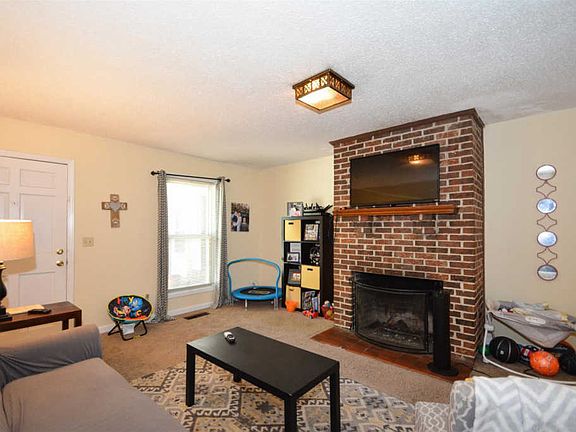 5th image of 510 E Northfield Blvd