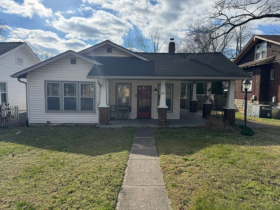 1st image of 219 Chapel Ave